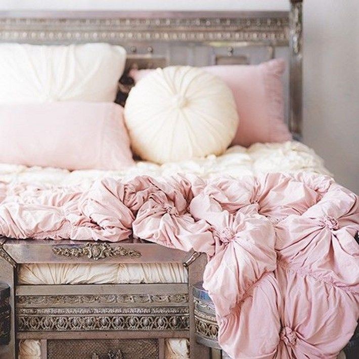 fem_bedroom_41