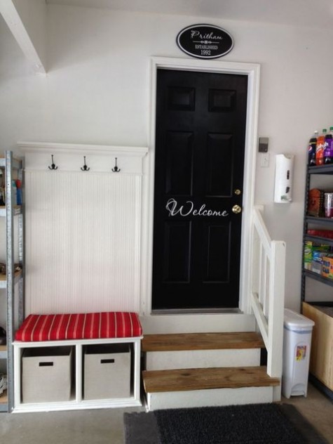 small_mudroom_13