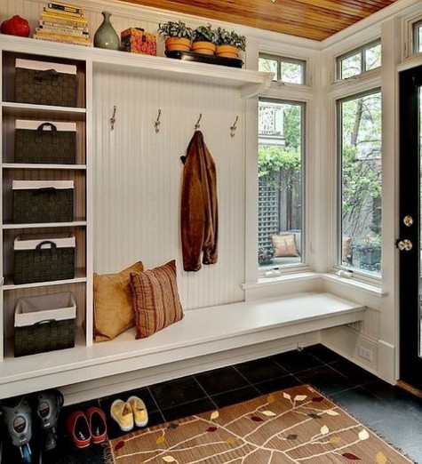 small_mudroom_25