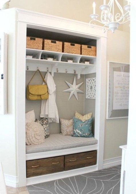small_mudroom_29