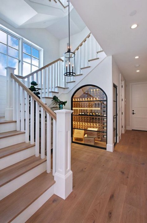under_the_stairs_18