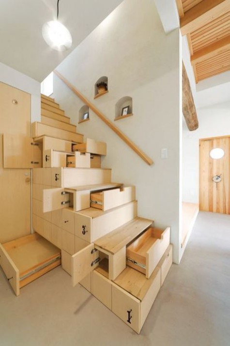 under_the_stairs_20