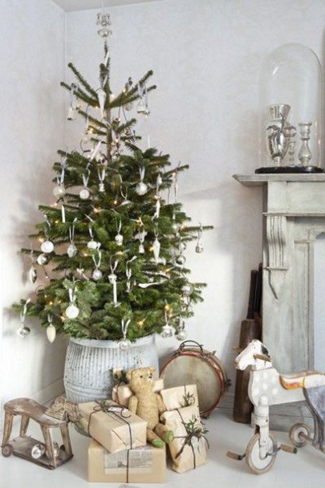 high pot, white and silver ornaments