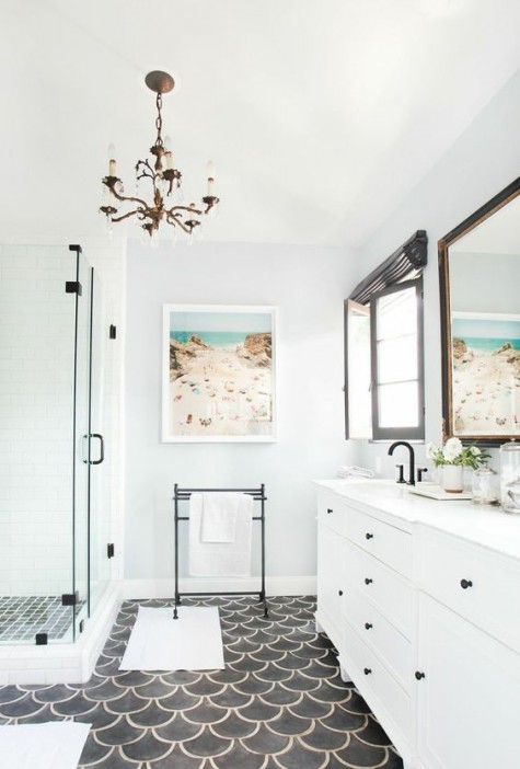 a neutral bathroom is made more eye-catching with large graphite grey fishscale floor tiles