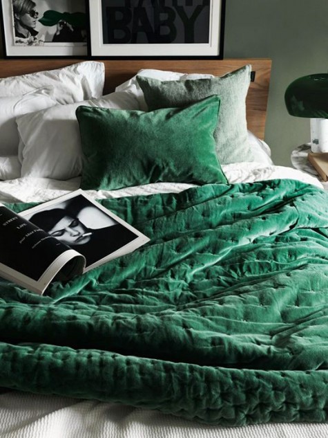 an emerald velvet blanket and a pillow for a trendy bedroom