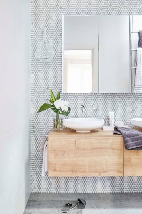 marble tiles to highlight the sink zone