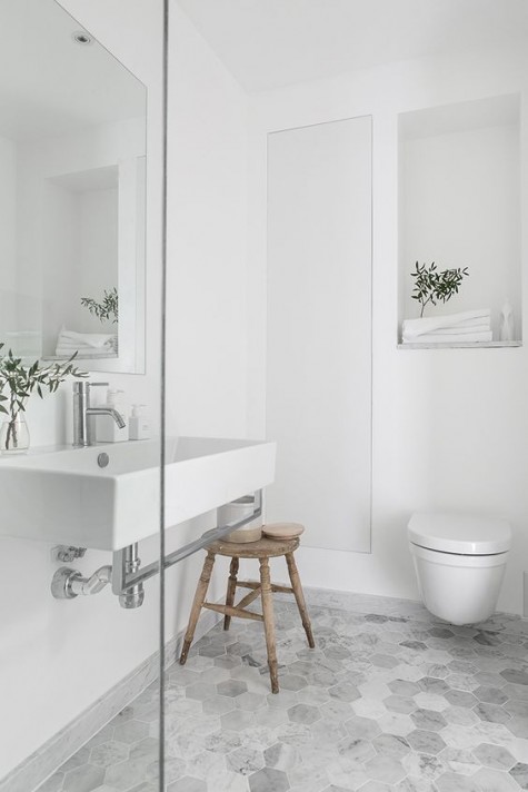 marble hexagon tiles on the floor add to the serene space