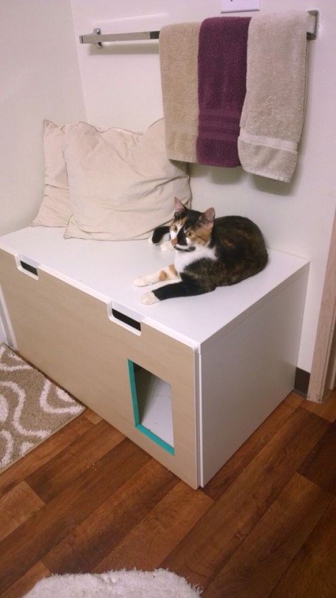 Stuva bench in the entryway with a kitty loo inside
