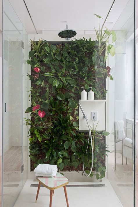 a living wall in the shower makes you feel like outdoors